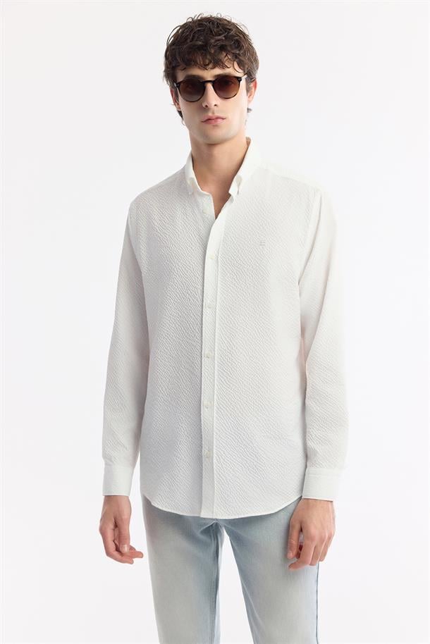 Beyaz Klasik Yaka Dokulu Kolay Ütülenen Gömlek