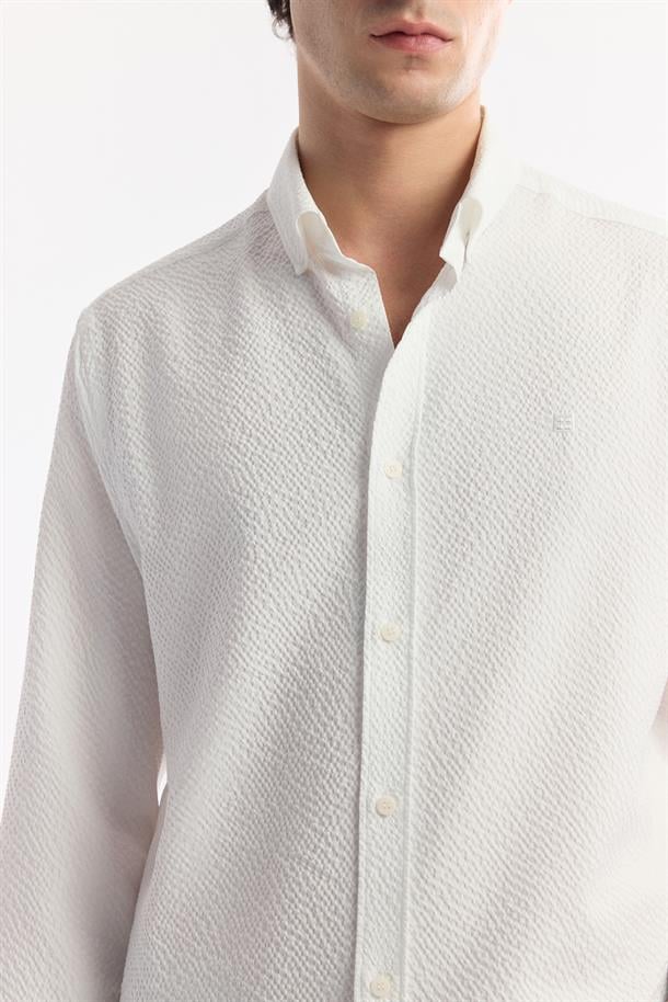 Beyaz Klasik Yaka Dokulu Kolay Ütülenen Gömlek