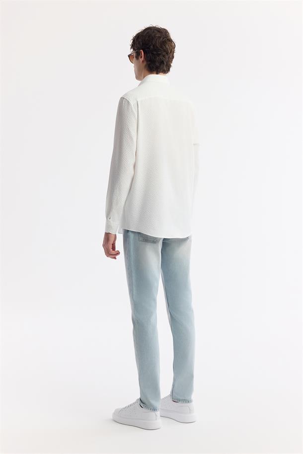 Beyaz Klasik Yaka Dokulu Kolay Ütülenen Gömlek