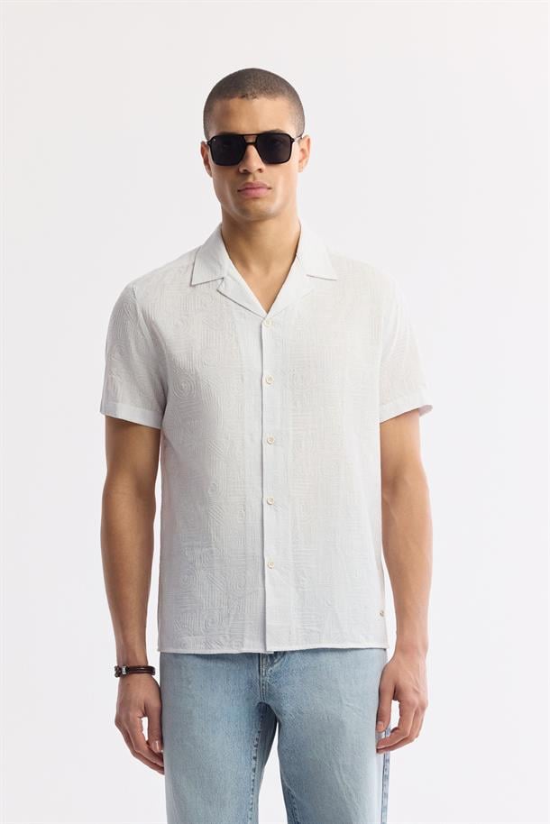 Beyaz Apaj Yaka Desenli %100 Pamuk Kısa Kol Gömlek