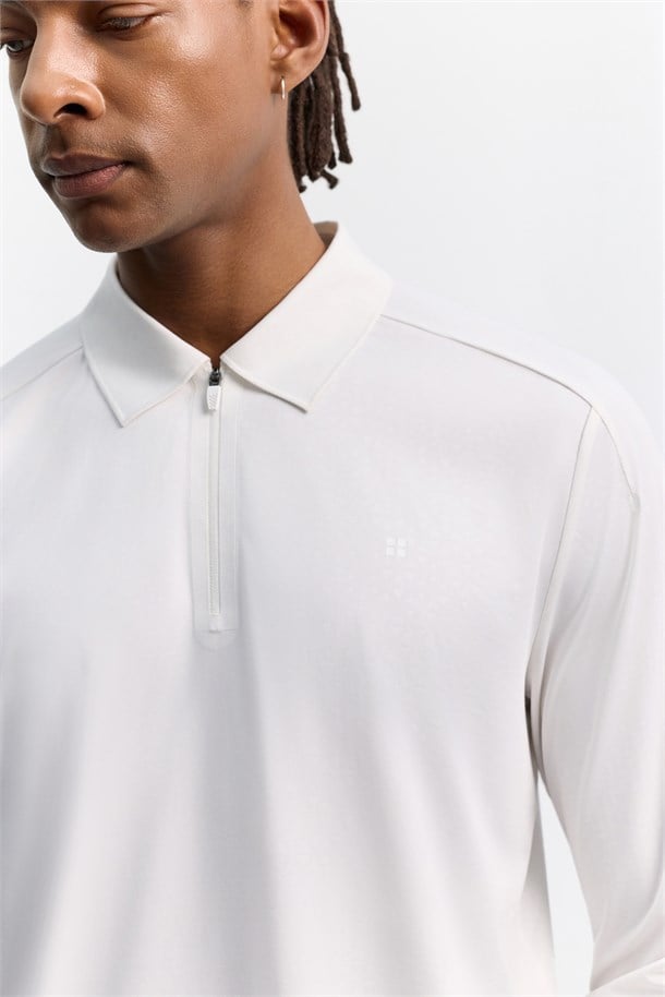 Beyaz Polo Yaka Düğmeli Teknik Kumaş Uzun Kol  Basic T-Shirt