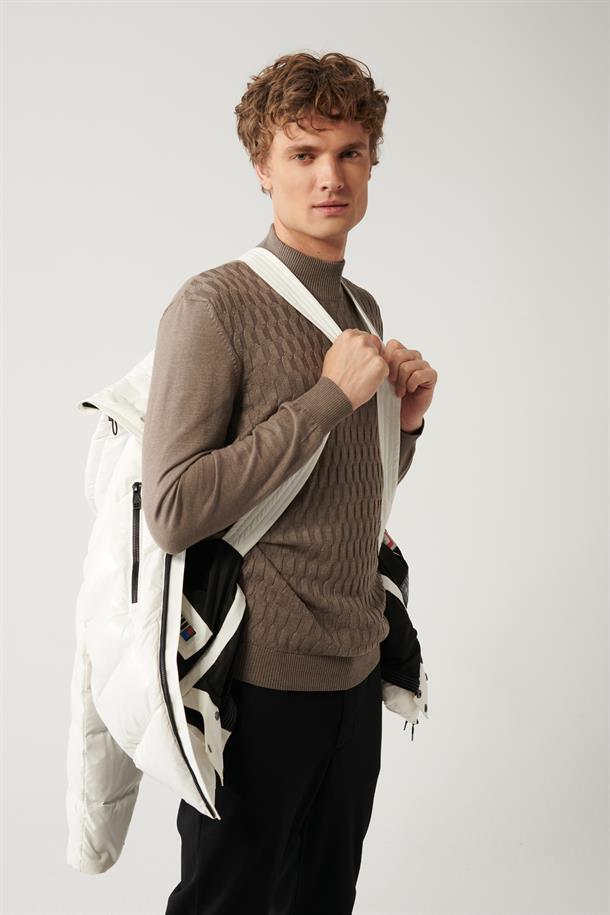 Beyaz Kaz Tüyü Su İtici ve Rüzgar Geçirmez Taşıma Askılı Şişme Kayak Montu