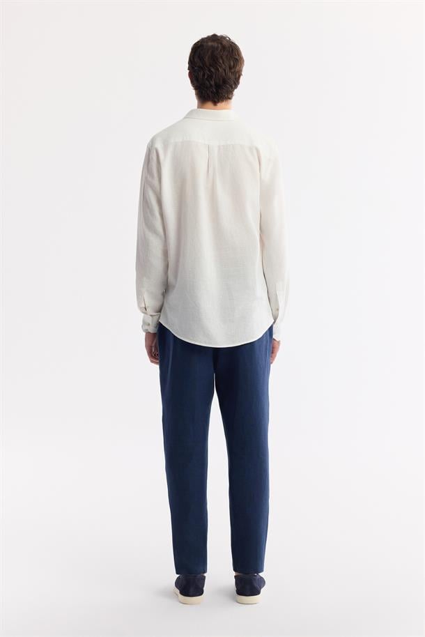 Beyaz Düğmeli V Yaka Keten Karışımlı Gömlek