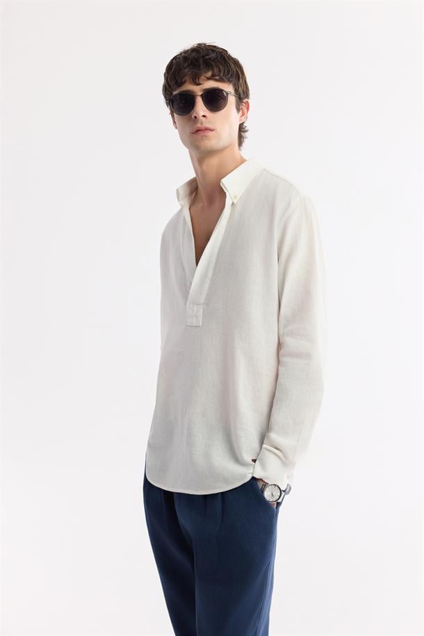 Beyaz Düğmeli V Yaka Keten Karışımlı Gömlek