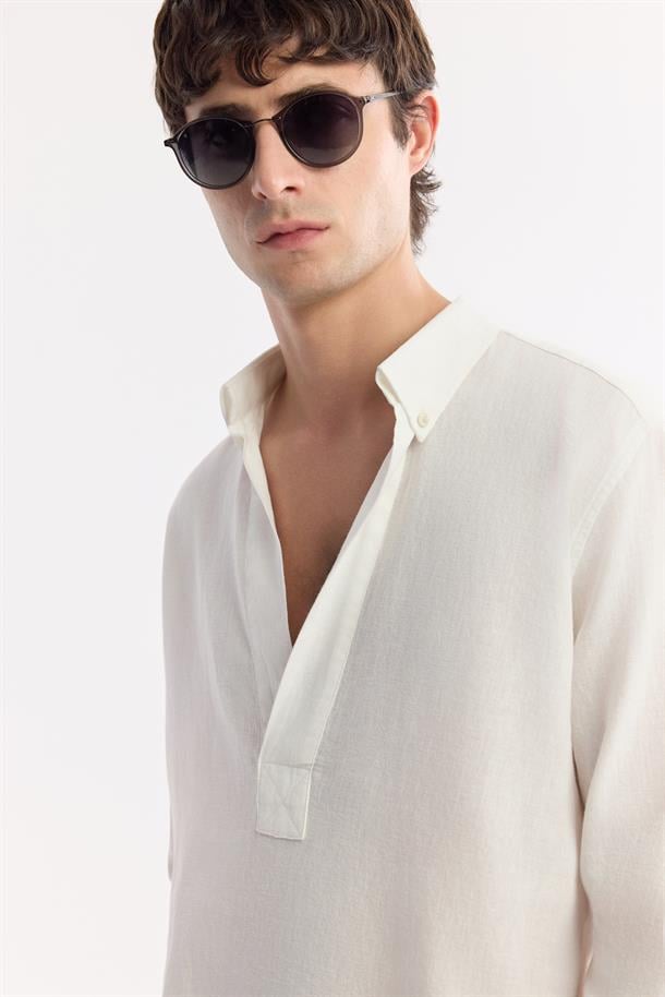 Beyaz Düğmeli V Yaka Keten Karışımlı Gömlek