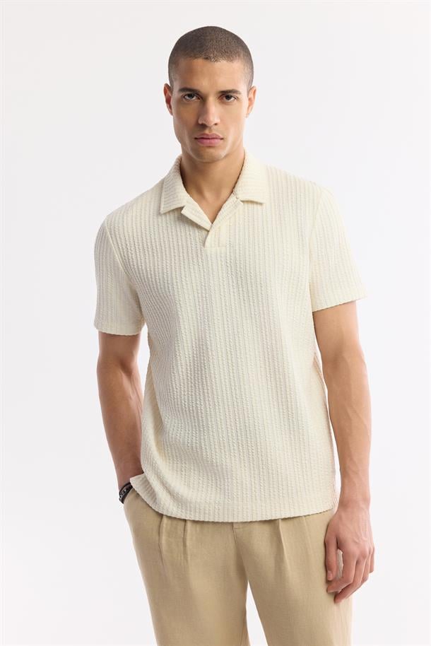 Ekru Apaj Yaka Jakarlı Keten Karışımlı T-Shirt