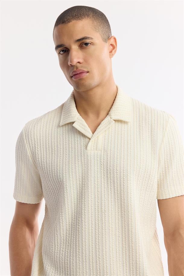 Ekru Apaj Yaka Jakarlı Keten Karışımlı T-Shirt