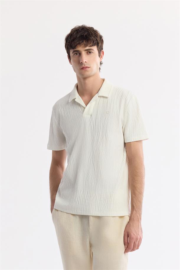 Ekru Apaj Yaka Pamuklu Jakarlı T-Shirt