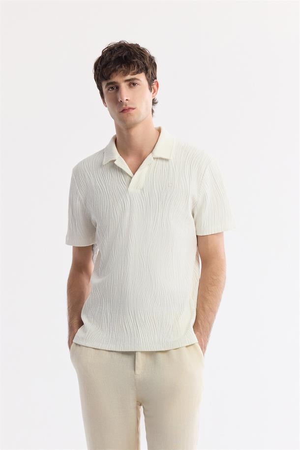 Ekru Apaj Yaka Pamuklu Jakarlı T-Shirt