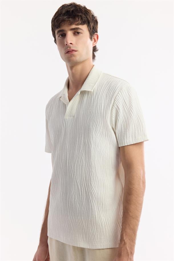 Ekru Apaj Yaka Pamuklu Jakarlı T-Shirt