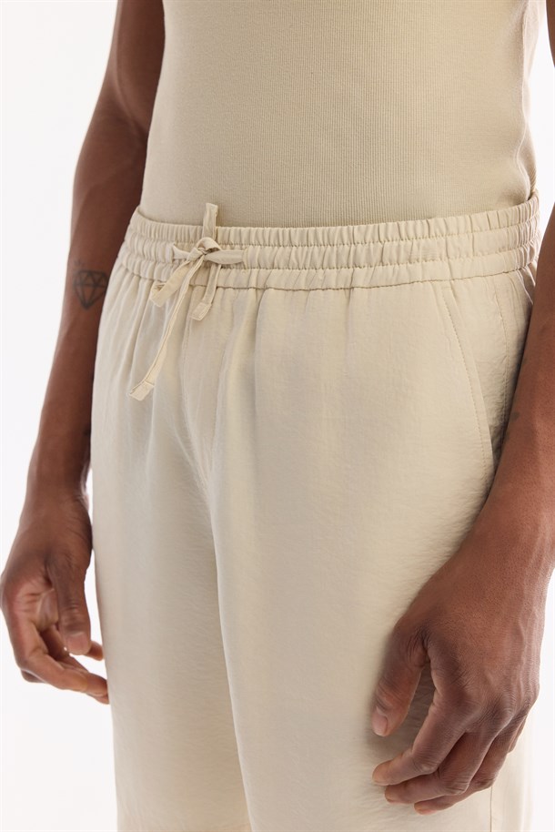 Ekru Beli Lastikli Soft Touch Nefes Alan Şort