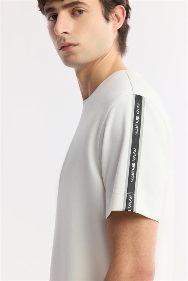 Ekru Bisiklet Yaka Baskılı Bi-Stretch İnterlok T-Shirt
