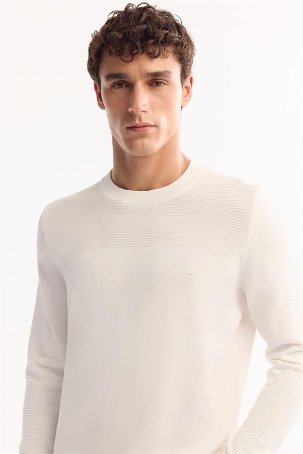 Ekru Bisiklet Yaka Rayon Tüylenmeyen Dokulu Triko Kazak