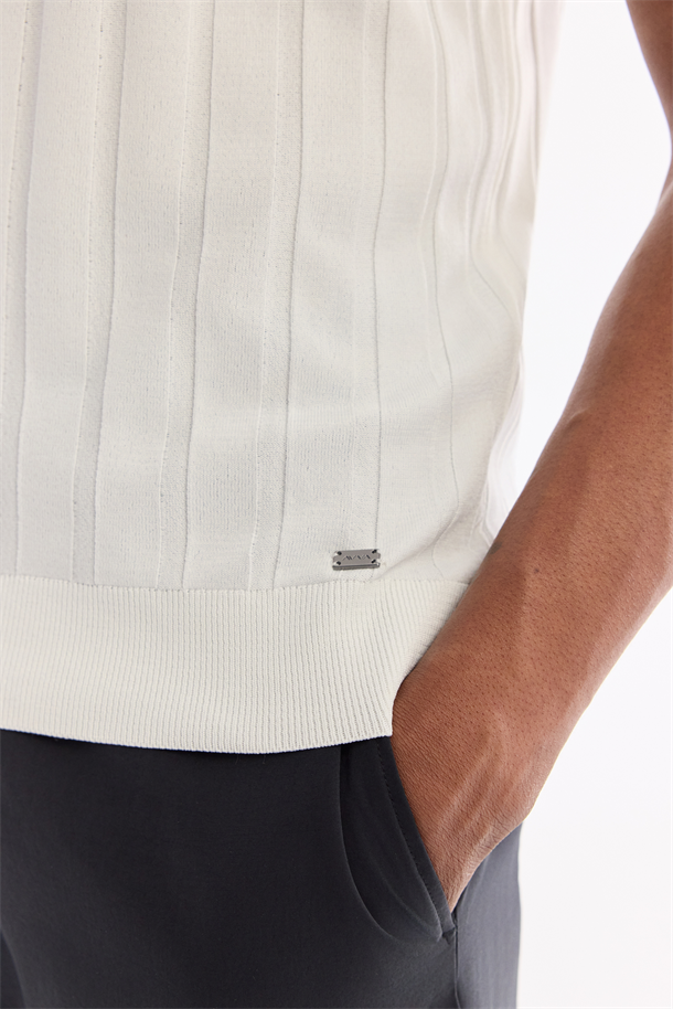 Ekru Bisiklet Yaka Kolay Ütülenen Kırışmaz Triko T-shirt