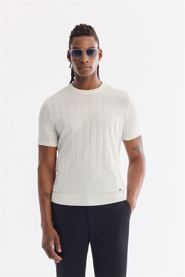 Ekru Bisiklet Yaka Kolay Ütülenen Kırışmaz Triko T-shirt