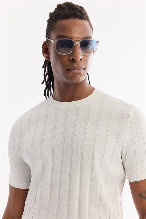 Ekru Bisiklet Yaka Kolay Ütülenen Kırışmaz Triko T-shirt