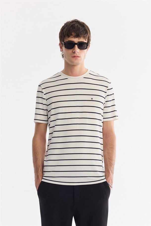 Ekru Bisiklet Yaka Çizgili Soft Touch T-Shirt