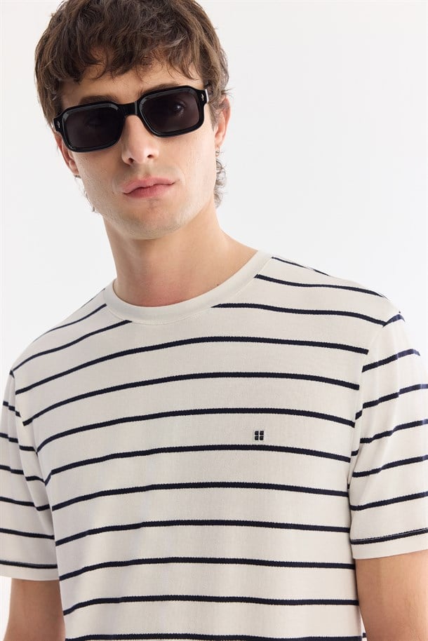 Ekru Bisiklet Yaka Çizgili Soft Touch T-Shirt