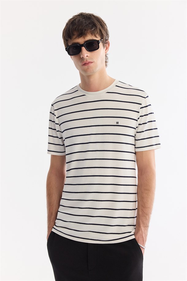 Ekru Bisiklet Yaka Çizgili Soft Touch T-Shirt