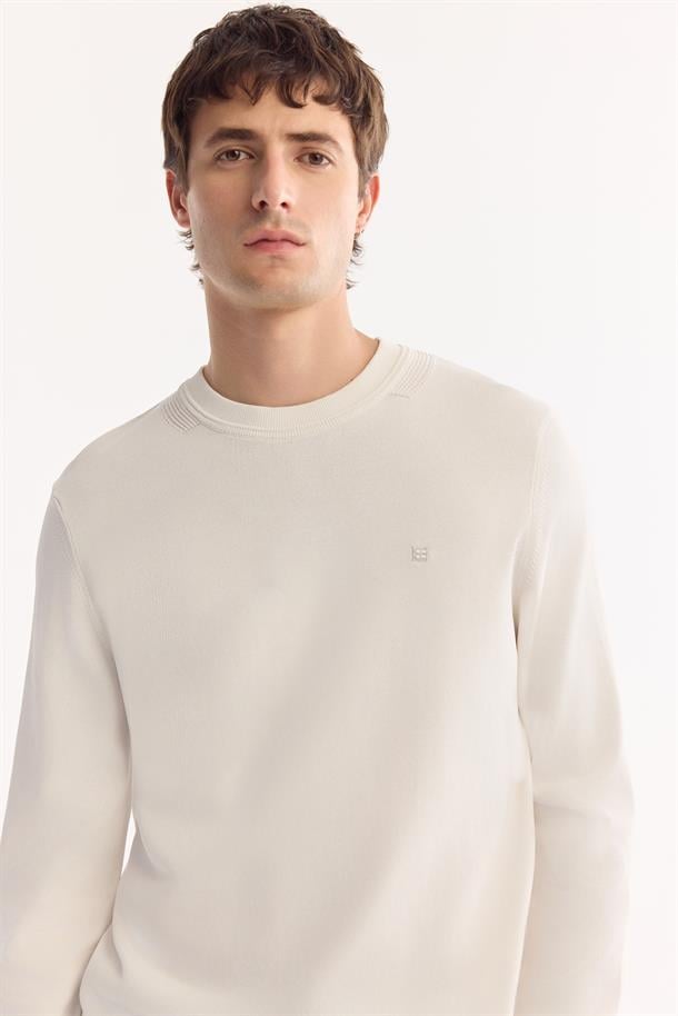 Ekru Bisiklet Yaka Rayon Karışımlı Tüylenmeyen Triko Kazak