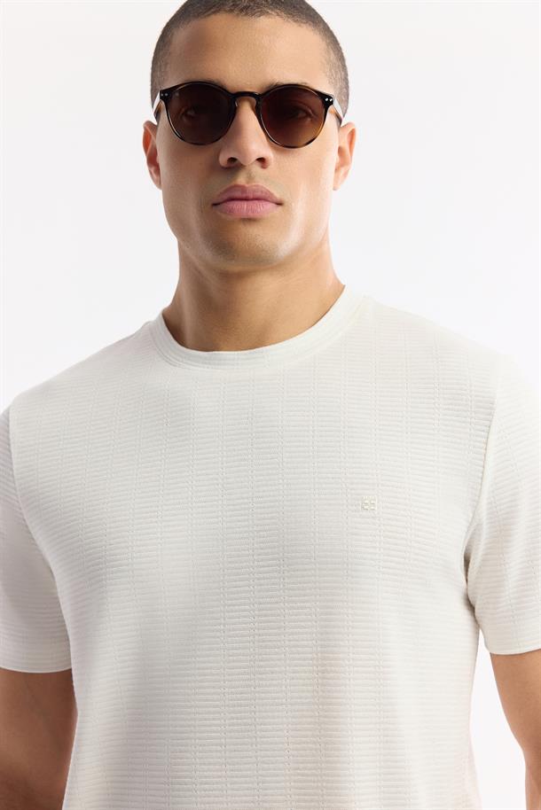 Ekru Bisiklet Yaka Viskon Karışımlı Jakarlı T-Shirt