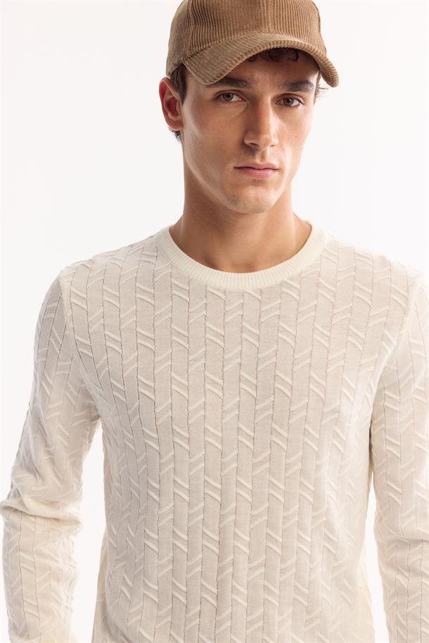 Ekru Bisiklet Yaka %100 Akrilik Dokulu Triko Kazak