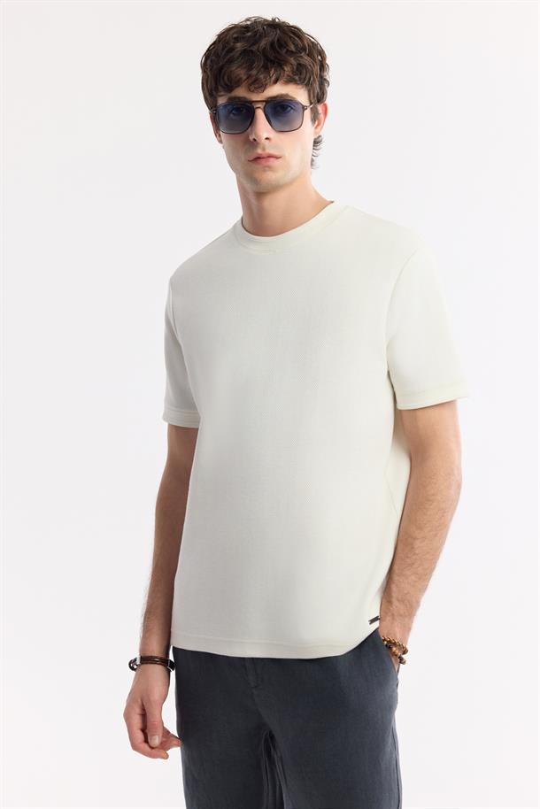 Ekru Bisiklet Yaka Pamuklu Jakarlı Elastan T-Shirt