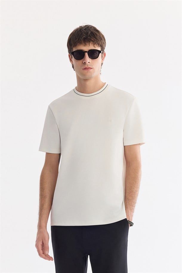 Ekru Bisiklet Yaka Kolay Ütülenen T-Shirt