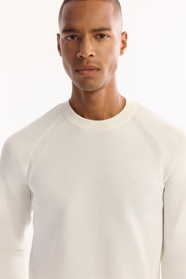 Ekru Bisiklet Yaka Dokulu Triko Kazak