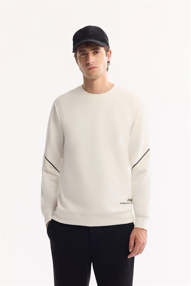 Ekru Bisiklet Yaka Kolay Ütülenen Bi-Stretch Baskılı Sweatshirt