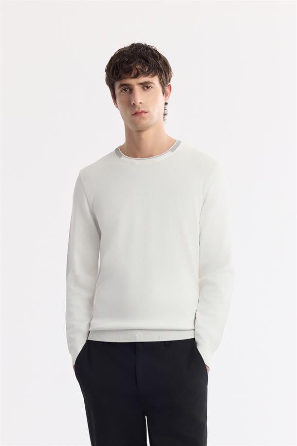 Ekru Bisiklet Yaka Dokulu Rayon Triko Kazak