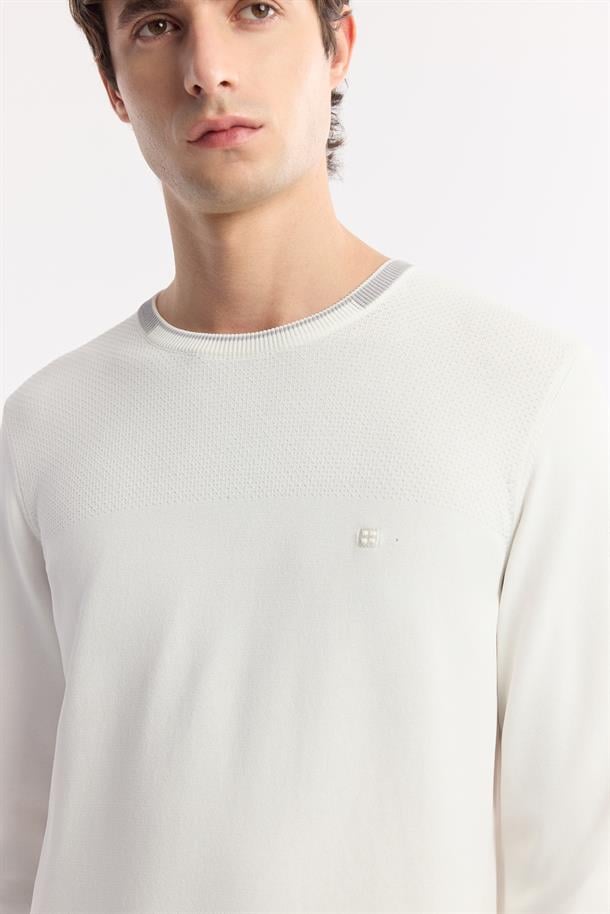 Ekru Bisiklet Yaka Dokulu Rayon Triko Kazak