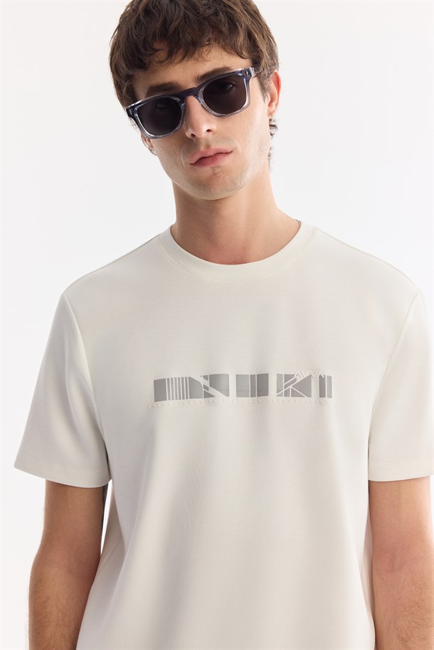 Ekru Bisiklet Yaka Baskılı İnterlok T-Shirt