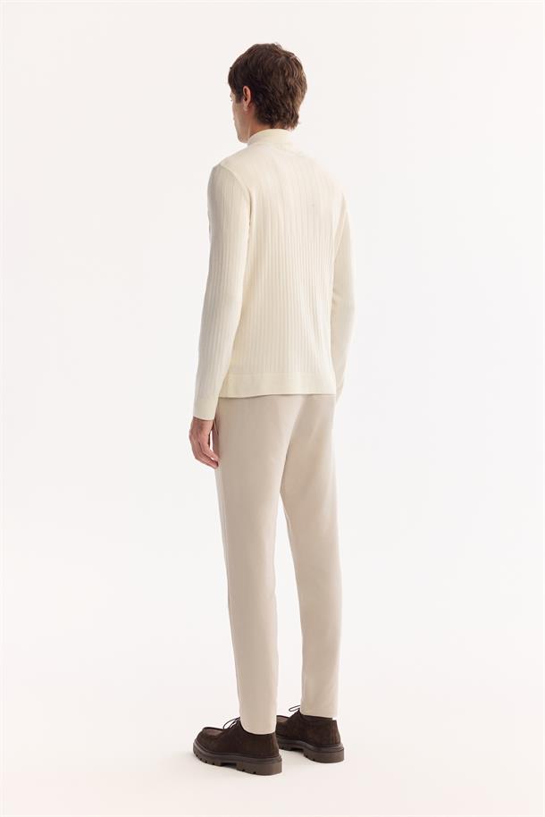 Ekru Dik Yaka Fermuarlı Soft Touch Çizgili Triko Kazak