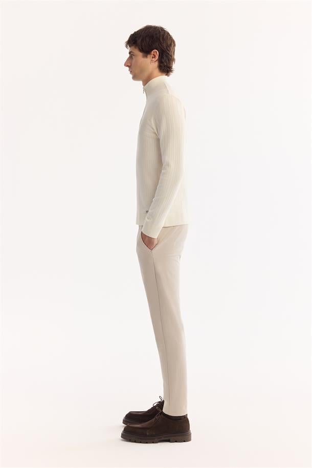 Ekru Dik Yaka Fermuarlı Soft Touch Çizgili Triko Kazak