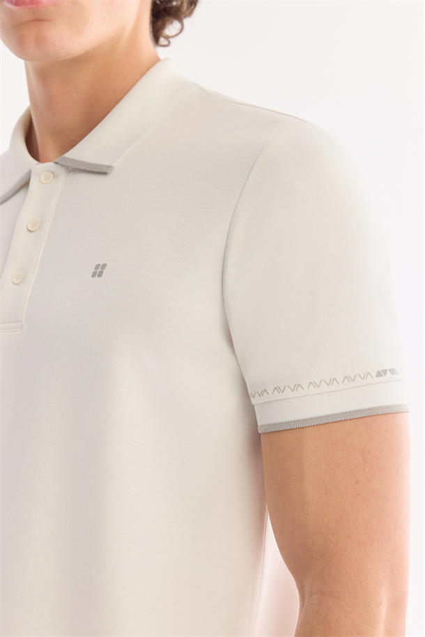 Ekru Kıvrılmaz Polo Yaka Düğmeli Elastan T-Shirt