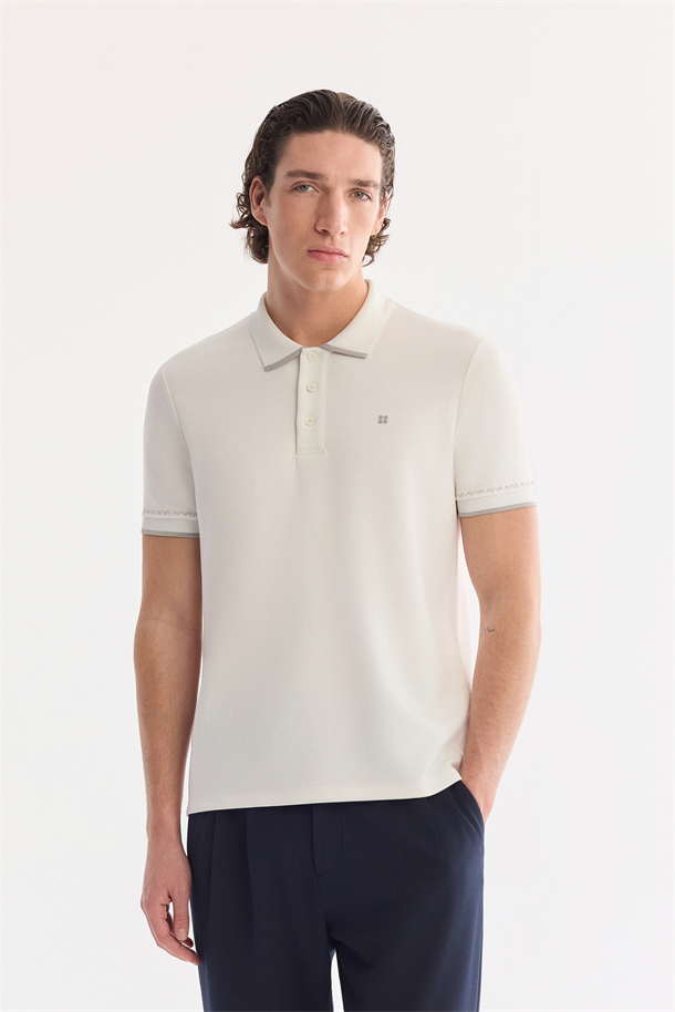 Ekru Kıvrılmaz Polo Yaka Düğmeli Elastan T-Shirt