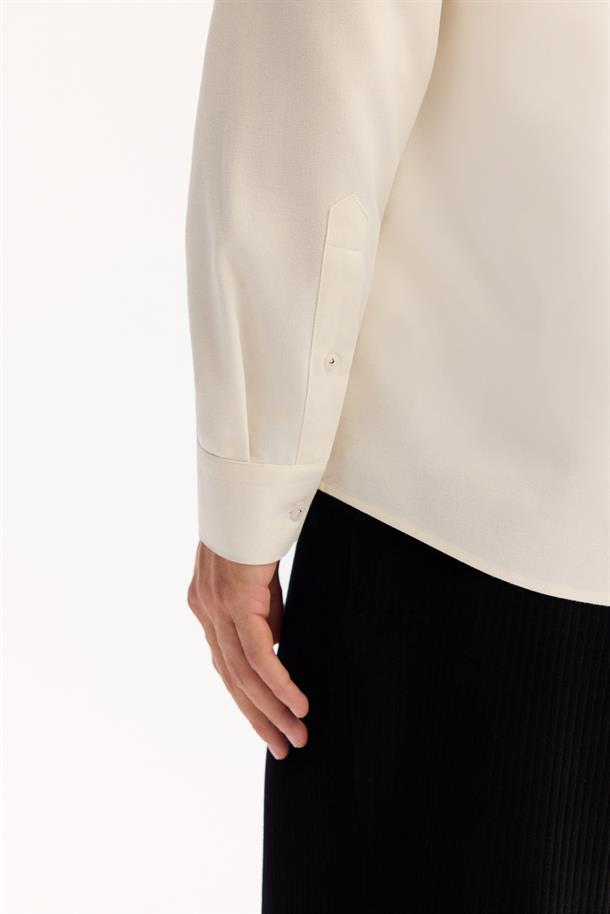 Ekru Düğmeli Yaka Pamuklu Soft Touch Gömlek