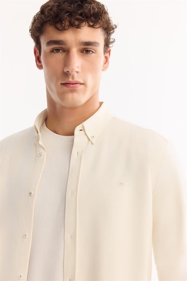 Ekru Düğmeli Yaka Pamuklu Soft Touch Gömlek