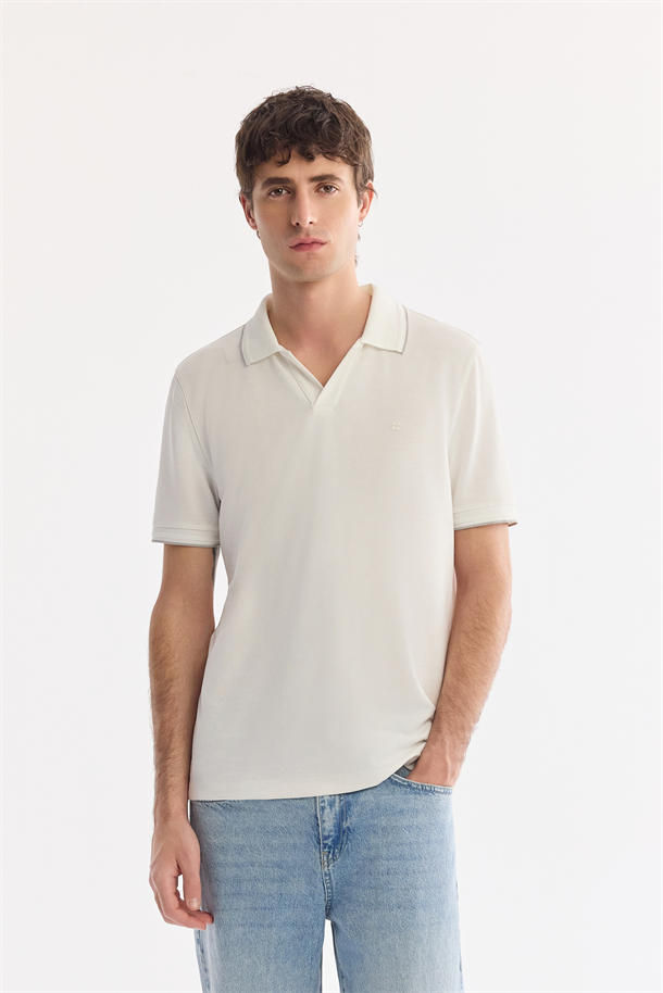 Ekru Polo Yaka Düğmesiz Kolay Ütülenen T-Shirt