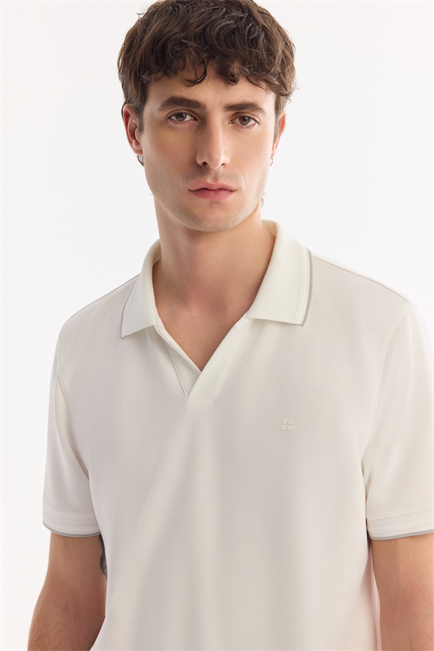Ekru Polo Yaka Düğmesiz Kolay Ütülenen T-Shirt