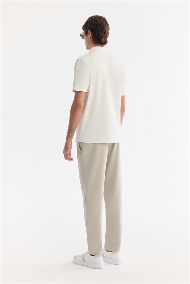 Ekru Pamuklu Kıvrılmaz Polo Yaka Düğmesiz T-Shirt