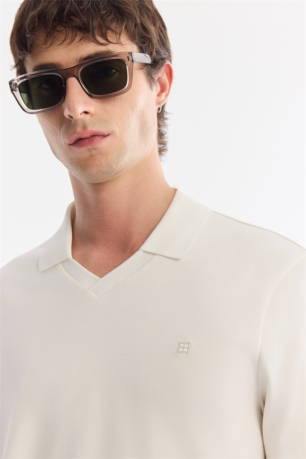 Ekru Pamuklu Kıvrılmaz Polo Yaka Düğmesiz T-Shirt