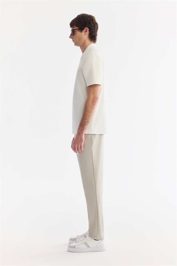 Ekru Pamuklu Kıvrılmaz Polo Yaka Düğmesiz T-Shirt
