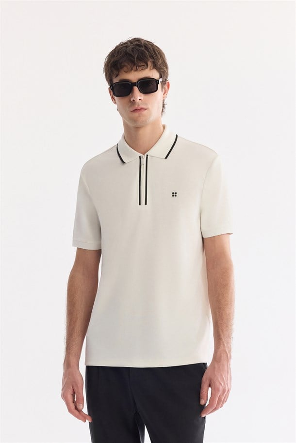 Ekru Kıvrılmaz Polo Yaka Fermuarlı İnterlok T-Shirt
