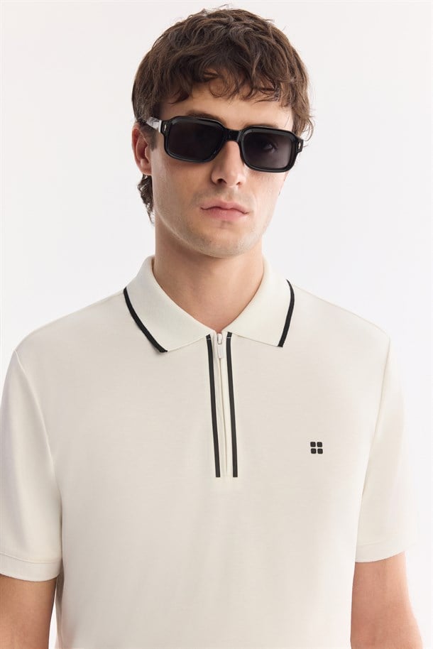 Ekru Kıvrılmaz Polo Yaka Fermuarlı İnterlok T-Shirt