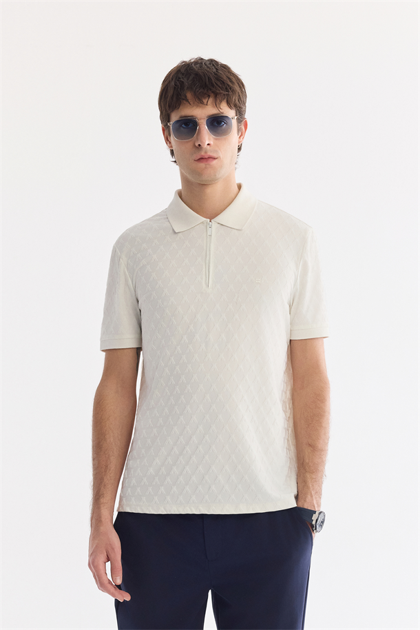 Ekru Kıvrılmaz Polo Yaka Fermuarlı T-Shirt