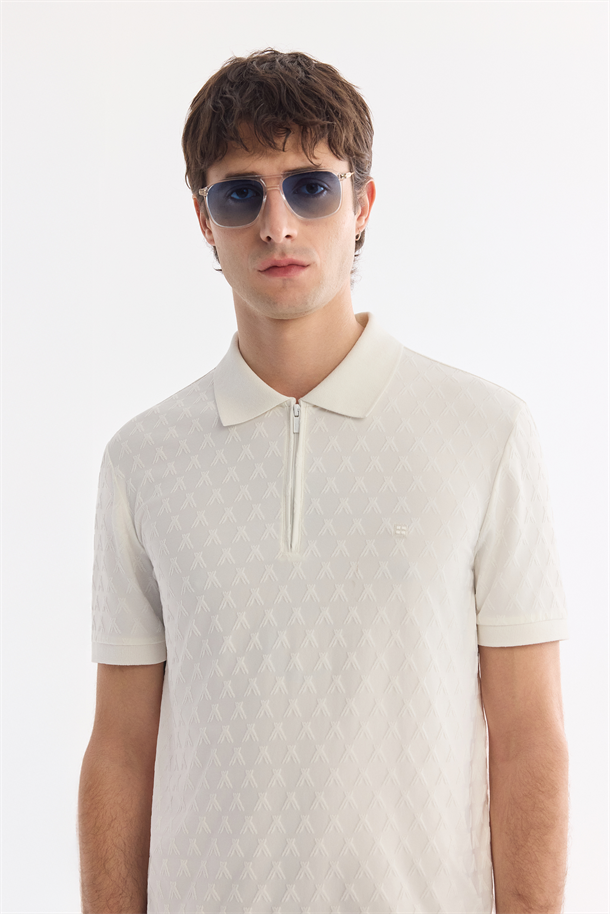 Ekru Kıvrılmaz Polo Yaka Fermuarlı T-Shirt