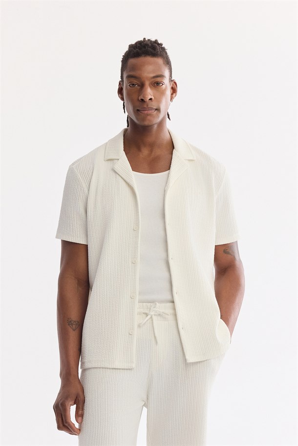 Ekru Apaj Yaka Düğmeli Kısa Kol Gömlek