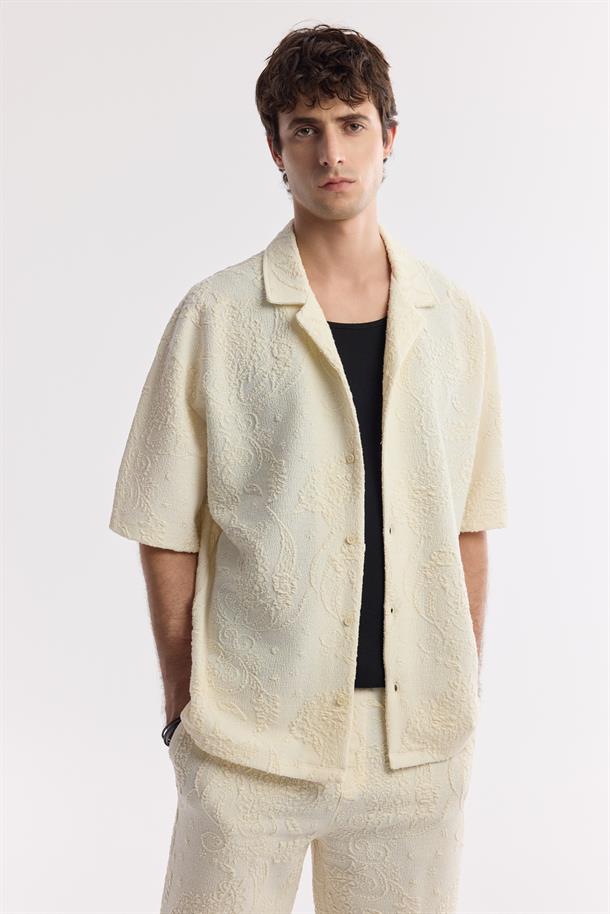 Ekru Apaj Yaka Pamuklu Jakarlı Kısa Kol Gömlek